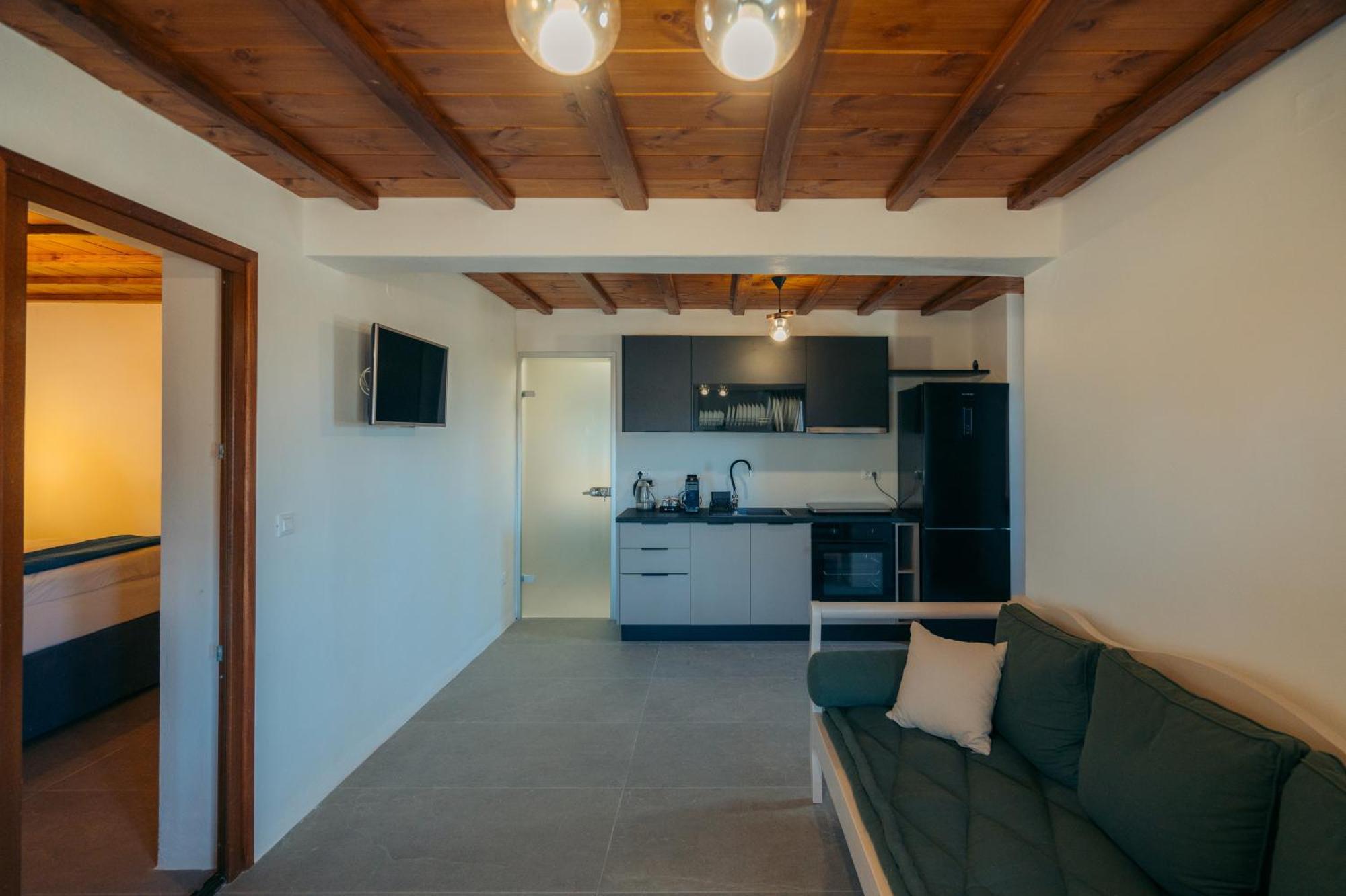 Loukia Apartments Артемон Экстерьер фото