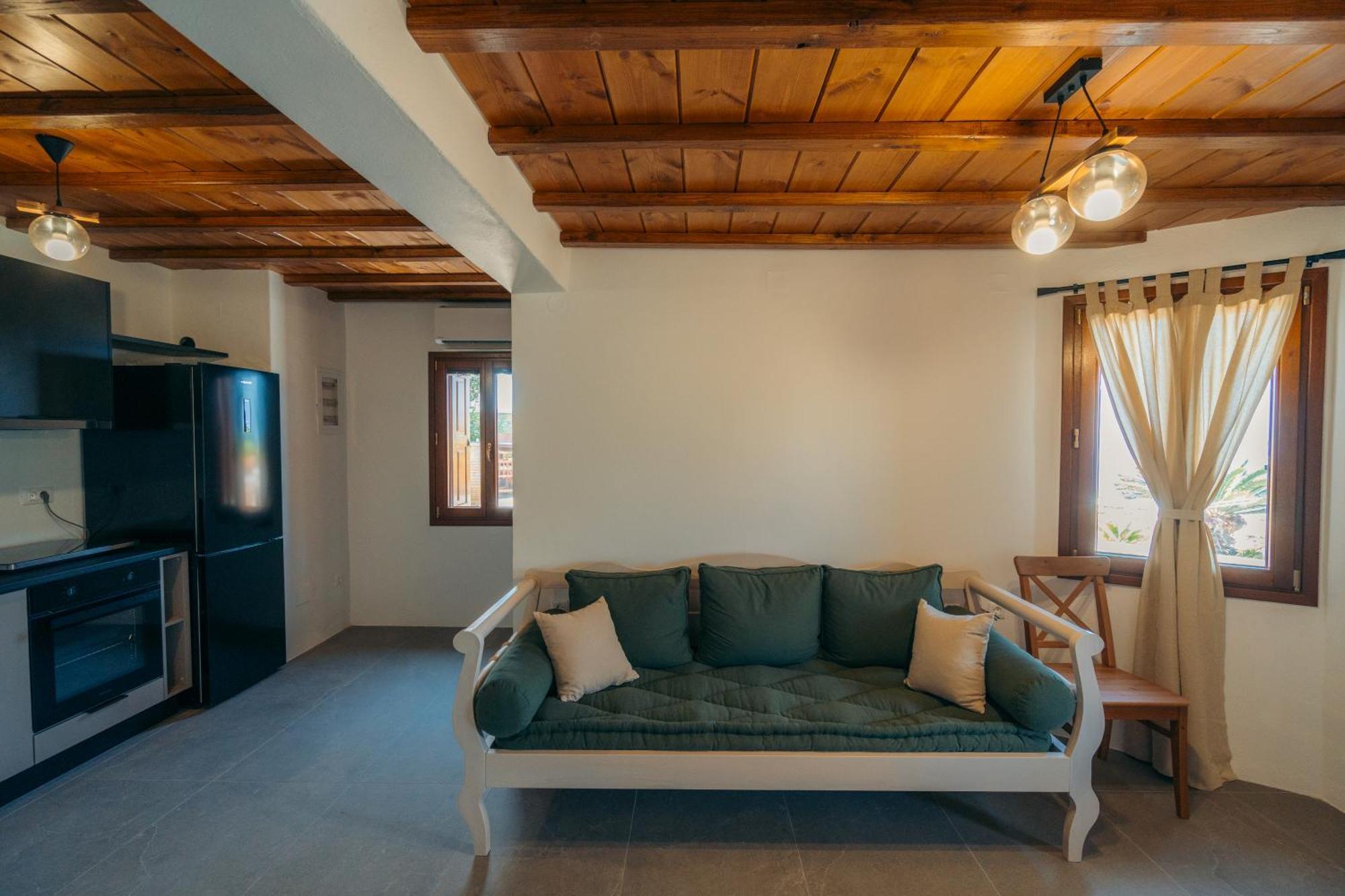 Loukia Apartments Артемон Экстерьер фото